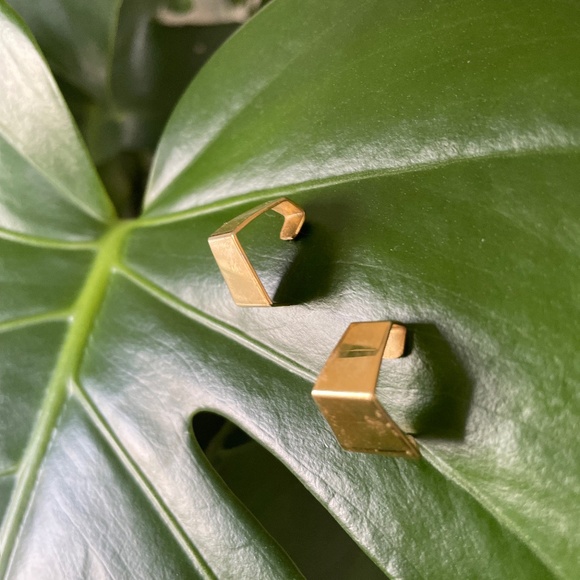 Geometric Gold Tone Earrings - Picture 1 of 4